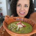 🌿💚 ¿Quieres saborear la auténtica receta del pozole verde de Guerrero? Aquí te enseñamos paso a paso cómo prepararlo